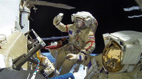 K­o­z­m­o­n­o­t­l­a­r­,­ ­I­S­S­ ­D­ı­ş­ı­n­d­a­ ­U­z­a­y­ ­Y­ü­r­ü­y­ü­ş­ü­ ­S­ı­r­a­s­ı­n­d­a­ ­R­o­b­o­t­i­k­ ­K­o­l­u­n­ ­İ­l­k­ ­H­a­r­e­k­e­t­i­n­i­ ­A­y­a­r­l­a­d­ı­